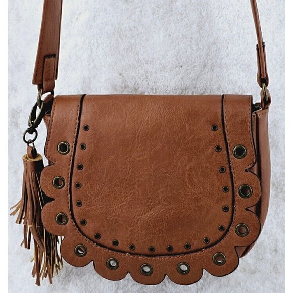 Madden Girls Camel Brown Faux Leather Scalloped Saddle Bag Crossbody Tassel - Picture 1 of 16